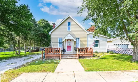 305 W Hill St, Eureka, IL 61530