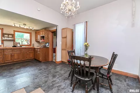 305 W Hill St, Eureka, IL 61530 photo 8