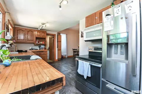 305 W Hill St, Eureka, IL 61530 photo 7