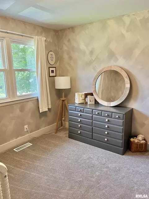 Bedroom - 402 E Pearson St, Eureka, IL 61530 photo 3 of 6