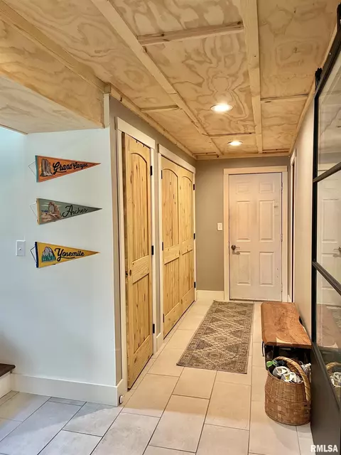 Entry Way - 402 E Pearson St, Eureka, IL 61530 photo 2 of 3