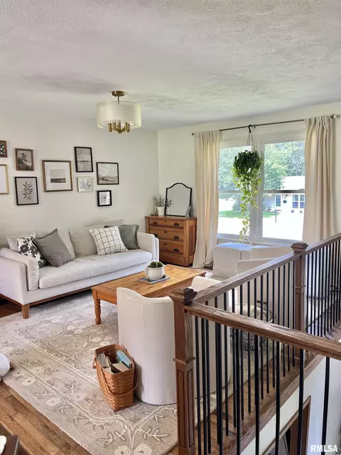 Living - 402 E Pearson St, Eureka, IL 61530 photo 2 of 4