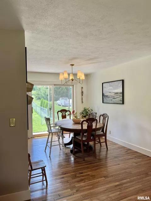 Dining - 402 E Pearson St, Eureka, IL 61530 photo 1 of 1