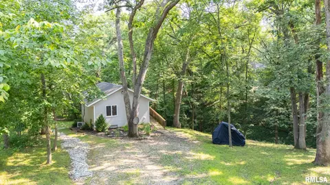 106 Hawthorne Ct, Dahinda, IL 61428