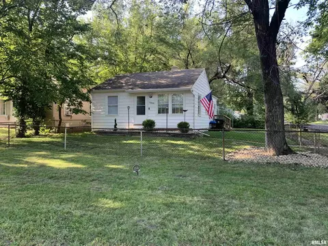 1044 S Tonti Cir, Peoria, IL 61605