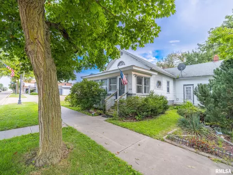224 NW Main St, Hopedale, IL 61747
