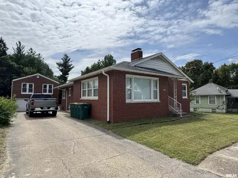 329 W Fisk St, Macomb, IL 61455