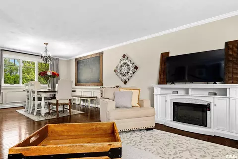 Living - 421 Crestview Dr, Metamora, IL 61548 photo 2 of 3