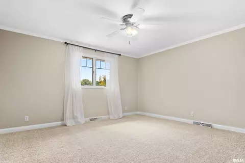 Bedroom - 421 Crestview Dr, Metamora, IL 61548 photo 4 of 10