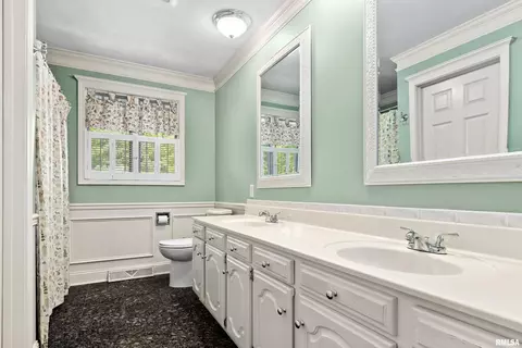 Bath - 421 Crestview Dr, Metamora, IL 61548 photo 1 of 2