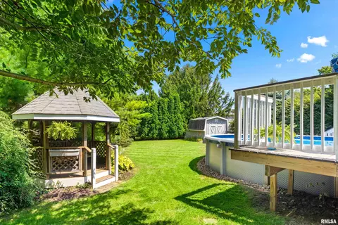 Exterior - 421 Crestview Dr, Metamora, IL 61548 photo 5 of 10