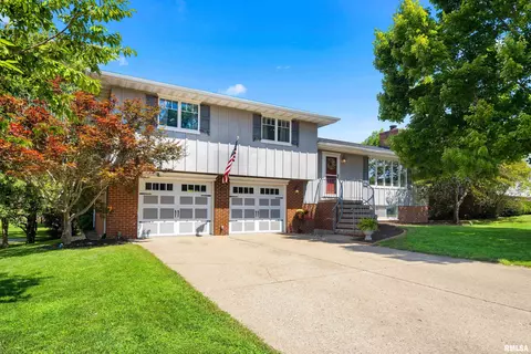 421 Crestview Dr, Metamora, IL 61548