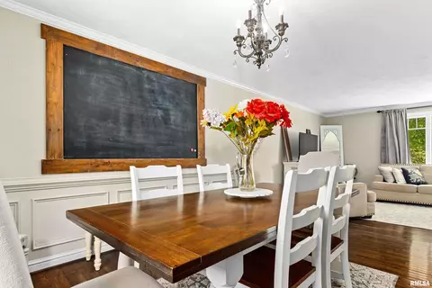Dining - 421 Crestview Dr, Metamora, IL 61548 photo 2 of 3
