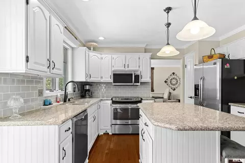 Kitchen - 421 Crestview Dr, Metamora, IL 61548 photo 2 of 5