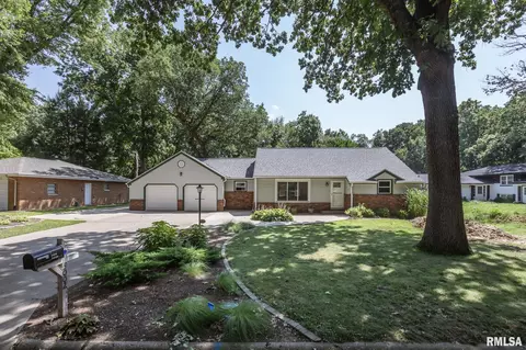 3002 W Brookside Dr, Peoria, IL 61615