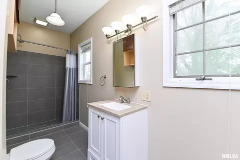 114 S Detweiler St, Congerville, IL 61729 photo 8