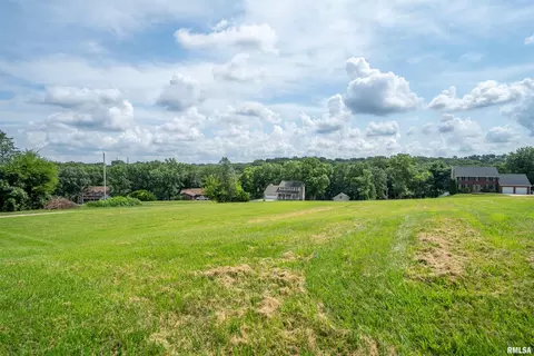 3 Country View Dr, Peoria, IL 61604