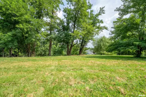 4 Country View Dr, Peoria, IL 61604