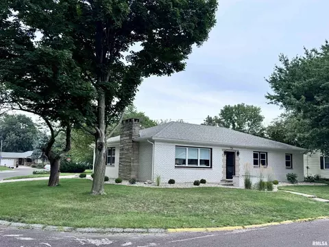 726 W Mcdonough St, Macomb, IL 61455