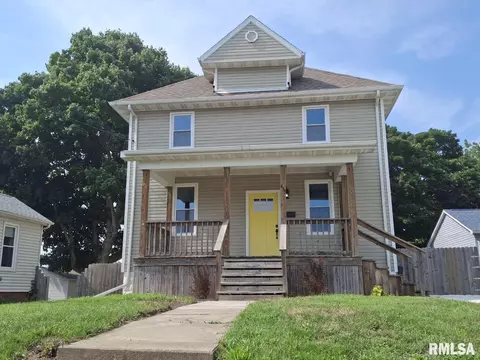 435 W Maple St, Canton, IL 61520