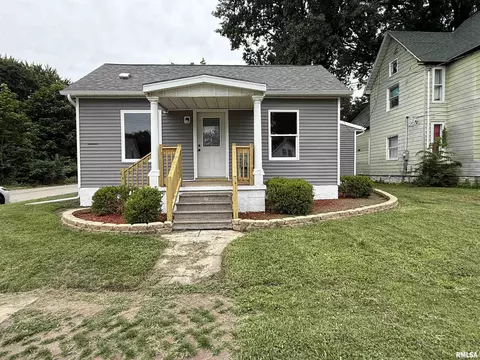233 W Spruce St, Canton, IL 61520