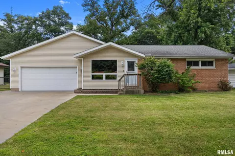 120 Field Grove Ct, East Peoria, IL 61611