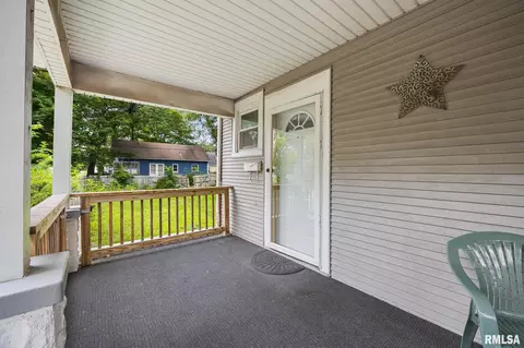 902 E Arcadia Ave, Peoria, IL 61603 photo 3