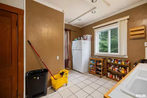 902 E Arcadia Ave, Peoria, IL 61603 photo 8