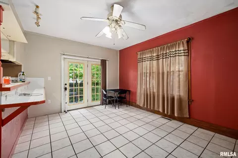 902 E Arcadia Ave, Peoria, IL 61603 photo 9
