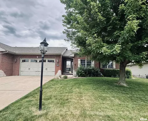 6716 White Fir Dr, Edwards, IL 61528