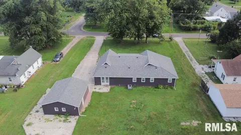 614 E 8th St, Saint David, IL 61563 photo 2