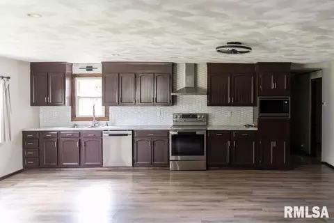 614 E 8th St, Saint David, IL 61563 photo 7