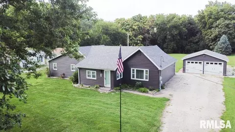 614 E 8th St, Saint David, IL 61563