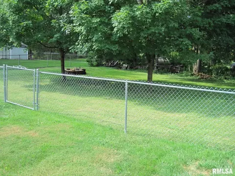 805 E Adams St, Washington, IL 61571 photo 38