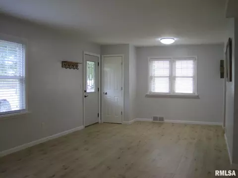 805 E Adams St, Washington, IL 61571 photo 2