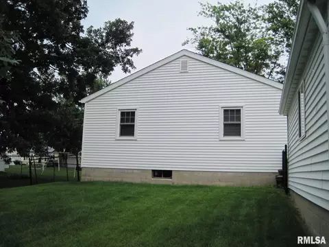 805 E Adams St, Washington, IL 61571 photo 33