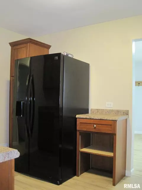 805 E Adams St, Washington, IL 61571 photo 7