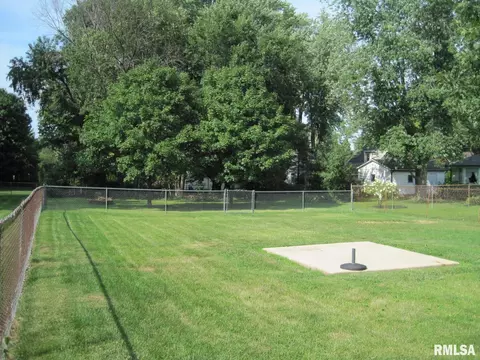 805 E Adams St, Washington, IL 61571 photo 36