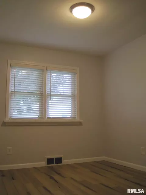 805 E Adams St, Washington, IL 61571 photo 12