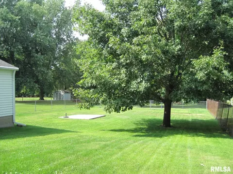 805 E Adams St, Washington, IL 61571 photo 35