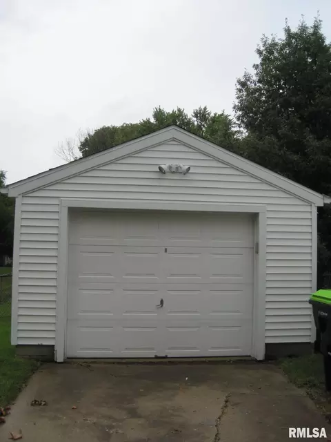 805 E Adams St, Washington, IL 61571 photo 31