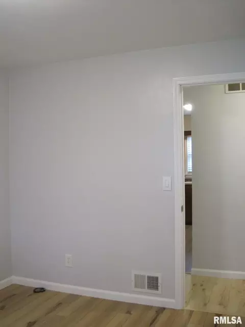 805 E Adams St, Washington, IL 61571 photo 13