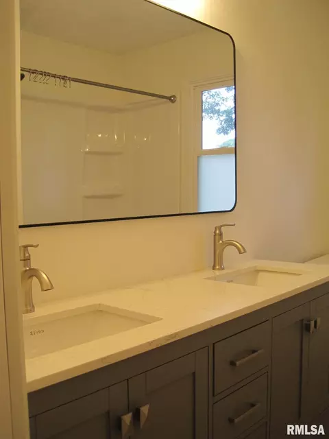 805 E Adams St, Washington, IL 61571 photo 22