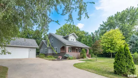 1010 N Parkway Dr, Pekin, IL 61554
