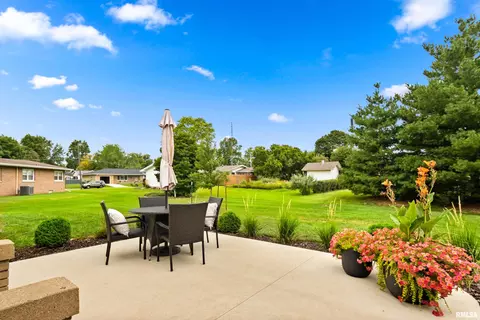 203 N 3rd St, Roanoke, IL 61561 photo 32