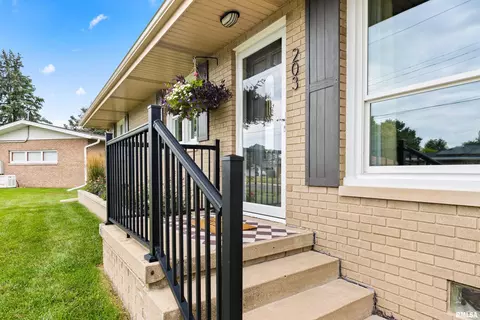 203 N 3rd St, Roanoke, IL 61561 photo 3