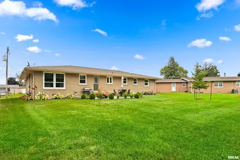 203 N 3rd St, Roanoke, IL 61561 photo 37