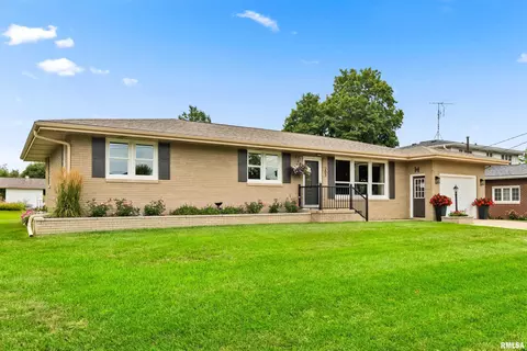 203 N 3rd St, Roanoke, IL 61561 photo 2