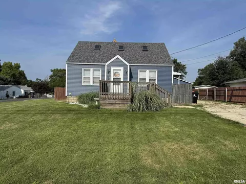 212 Wagner St, Washington, IL 61571
