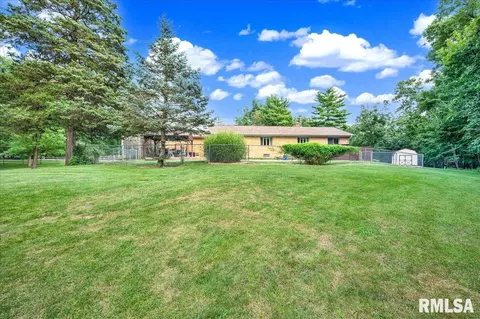 Exterior - 321 Townhall Rd, Metamora, IL 61548 photo 5 of 7